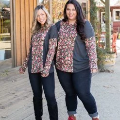 Boutique Simplified New Arrivals Flower Gazing Long Sleeve Top