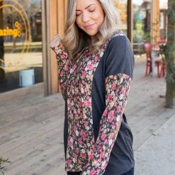 Boutique Simplified New Arrivals Flower Gazing Long Sleeve Top