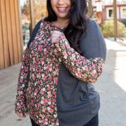 Boutique Simplified New Arrivals Flower Gazing Long Sleeve Top