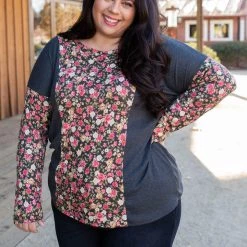 Boutique Simplified New Arrivals Flower Gazing Long Sleeve Top