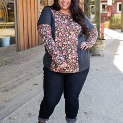 Boutique Simplified New Arrivals Flower Gazing Long Sleeve Top