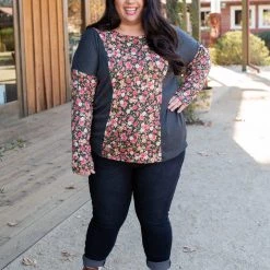 Boutique Simplified New Arrivals Flower Gazing Long Sleeve Top