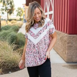 Boutique Simplified Chasing Arrows Short Sleeve Top