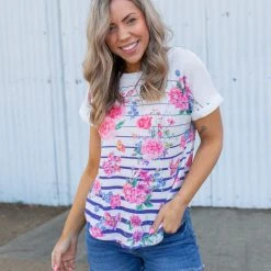 Boutique Simplified New Arrivals Pretty As A Flower Short Sleeve Top