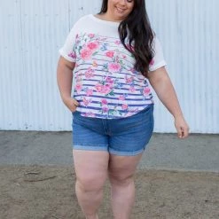 Boutique Simplified New Arrivals Pretty As A Flower Short Sleeve Top