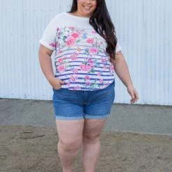 Boutique Simplified New Arrivals Pretty As A Flower Short Sleeve Top