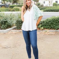 Boutique Simplified Summer Daisy Ruffle Sleeve Top