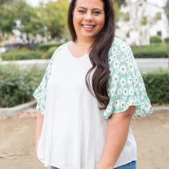 Boutique Simplified Summer Daisy Ruffle Sleeve Top