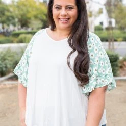 Boutique Simplified Summer Daisy Ruffle Sleeve Top