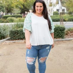 Boutique Simplified Summer Daisy Ruffle Sleeve Top