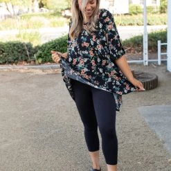 Boutique Simplified Night Blossoms Short Sleeve Top New Arrivals