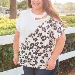 Boutique Simplified Too Wild To Tame Short Sleeve Top