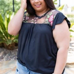 Boutique Simplified Modern Matriarch Flutter Sleeve