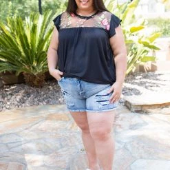 Boutique Simplified Modern Matriarch Flutter Sleeve