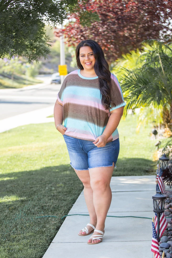 Boutique Simplified New Arrivals Gradiently Striped Boxy Tee 11 Boutique Simplified New Arrivals Gradiently Striped Boxy Tee