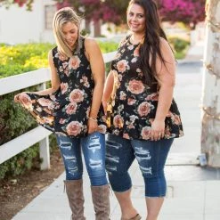 Boutique Simplified Rustic Rose Sleeveless Top