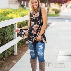 Boutique Simplified Rustic Rose Sleeveless Top