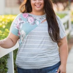 Boutique Simplified New Arrivals Flirty & Fun Short Sleeve Top