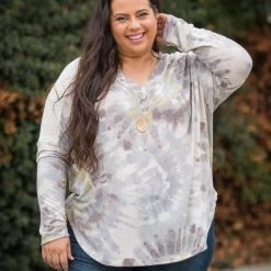 Boutique Simplified Dainty Diva V-Neck Top - Plus 8 Boutique Simplified Dainty Diva V-Neck Top - Plus