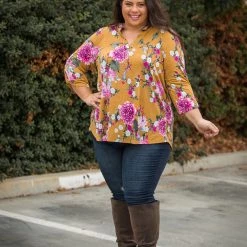 Boutique Simplified Golden Beauty 3/4 Sleeve Top