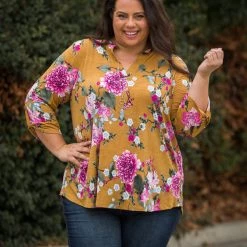 Boutique Simplified Golden Beauty 3/4 Sleeve Top