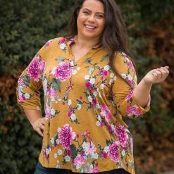 Boutique Simplified Golden Beauty 3/4 Sleeve Top