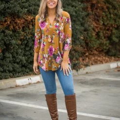 Boutique Simplified Golden Beauty 3/4 Sleeve Top