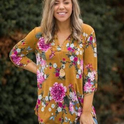 Boutique Simplified Golden Beauty 3/4 Sleeve Top