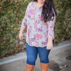 Boutique Simplified New Arrivals Sweetest Escape V-Neck Gabby