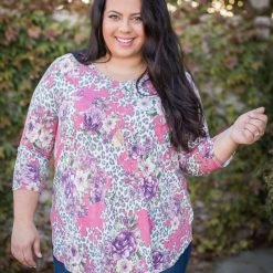 Boutique Simplified New Arrivals Sweetest Escape V-Neck Gabby