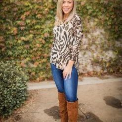 Boutique Simplified Metallic Lined 3/4 Sleeve Top New Arrivals