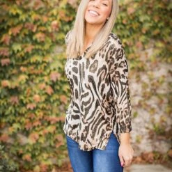 Boutique Simplified Metallic Lined 3/4 Sleeve Top New Arrivals