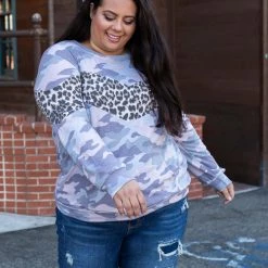 Boutique Simplified Divided By Nature Pullover New Arrivals