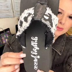 Iris & Rainbow Boutique #M254 Free Time Flip Flop (Black White)