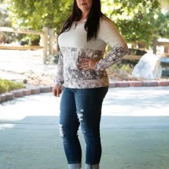 Boutique Simplified New Arrivals Splashed With Fall Pullover