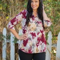 Boutique Simplified Floral Motif 3/4 Sleeve Top