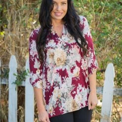 Boutique Simplified Floral Motif 3/4 Sleeve Top