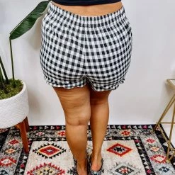 Iris & Rainbow Boutique #M596 Plaid Scallop Shorts