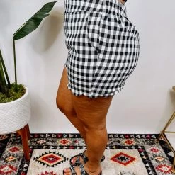 Iris & Rainbow Boutique #M596 Plaid Scallop Shorts