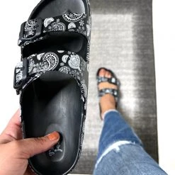 Iris & Rainbow Boutique New Arrivals #N218 Mama Mia Shoes (Black/White)