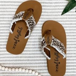 Iris & Rainbow Boutique #M550 Free Time Flip Flop (Cream Leopard)