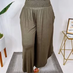 Iris & Rainbow Boutique #M240 All About Me Pants (Olive)