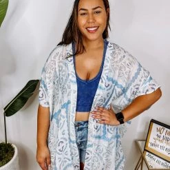 Iris & Rainbow Boutique #M219 Aztec Mood Kimono (Blue)