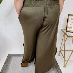 Iris & Rainbow Boutique #M240 All About Me Pants (Olive)