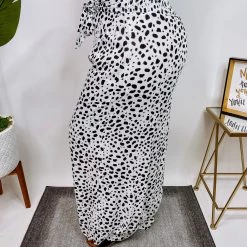 Iris & Rainbow Boutique New Arrivals #M779 Wearing Elegant Pants