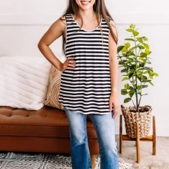 No Ship Drop Ship I've Got Your Crochet Back Sleeveless Top In Black & White New Arrivals