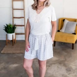 No Ship Drop Ship Consider It A Tie Cream Striped Shorts New Arrivals