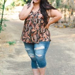 Boutique Simplified Fall Paisley Sleeveless Top New Arrivals