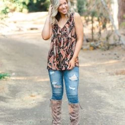 Boutique Simplified Fall Paisley Sleeveless Top New Arrivals