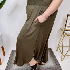 Iris & Rainbow Boutique #M240 All About Me Pants (Olive)